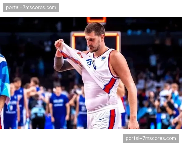 约基奇创历史纪录，成为首位单季包揽篮板王与助攻王的中锋